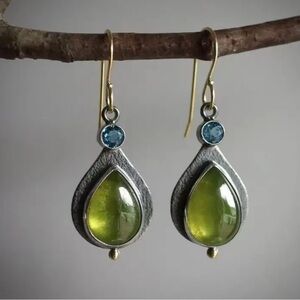 Boho-Chic Olive Green Cubic Zirconia Drop Earrings - Vintage Silvery-Plated